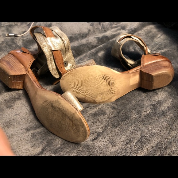 Sandals leather ankle strap gladiator small heel. - Picture 7 of 8